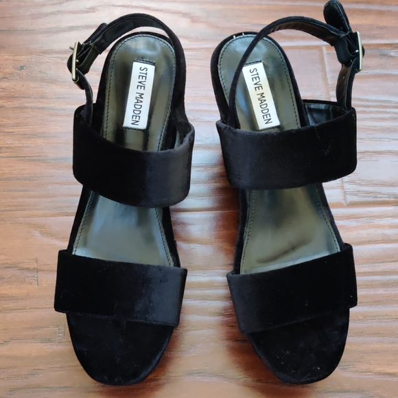 Steve Madden Carlyle Velvet Wedge Sandal - Picture 4 of 7